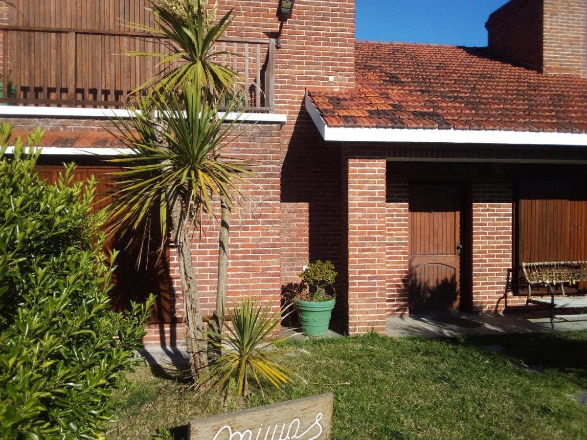 Alquiler anual gran casa zona El Chorro a 100 mtrs del mar 