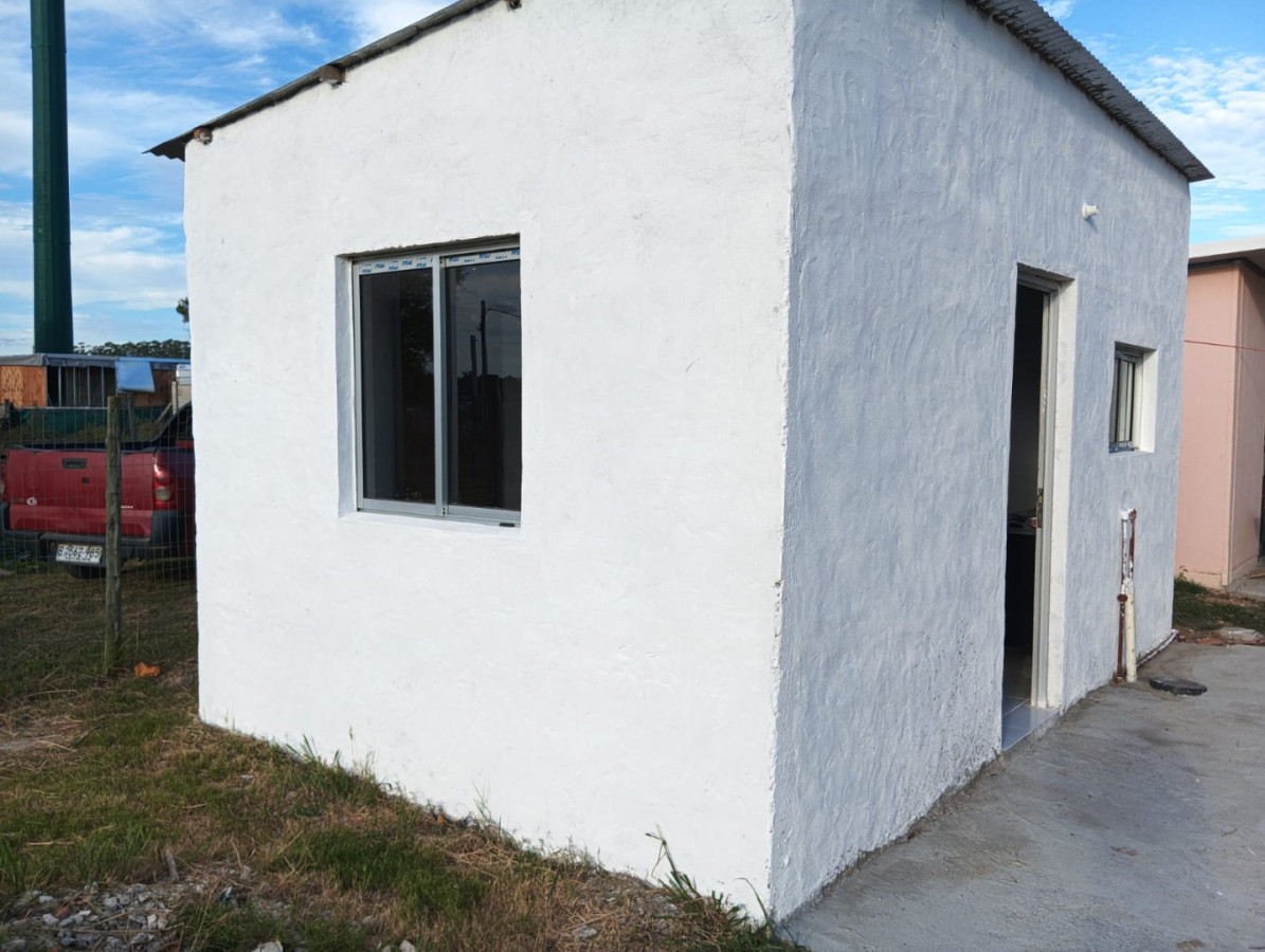 Oportunidad de alquiler Anual   1 dormitorio casa a estrenar barrio 4 H