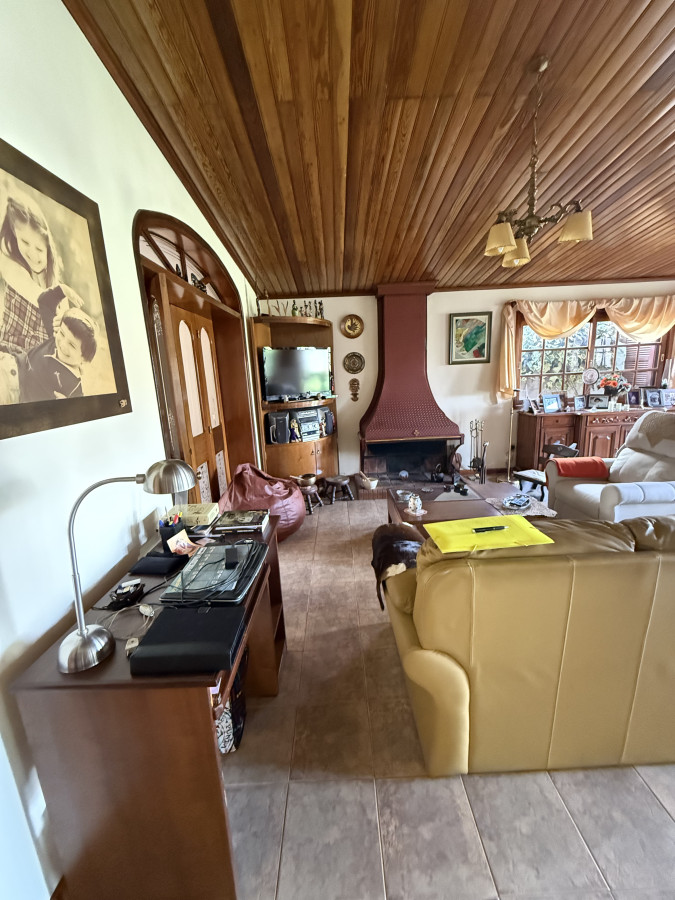 Se vende casa 5 dormitorios a pasos del centro de Tacuarembó 