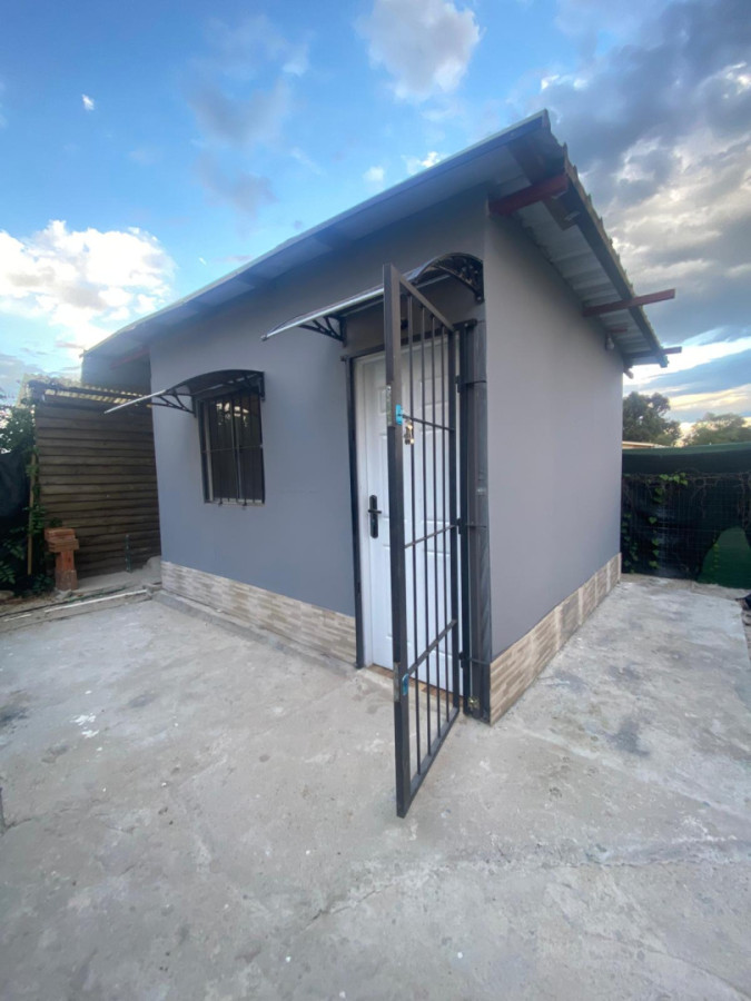 Se alquila en Salinas norte , ruta 87. 