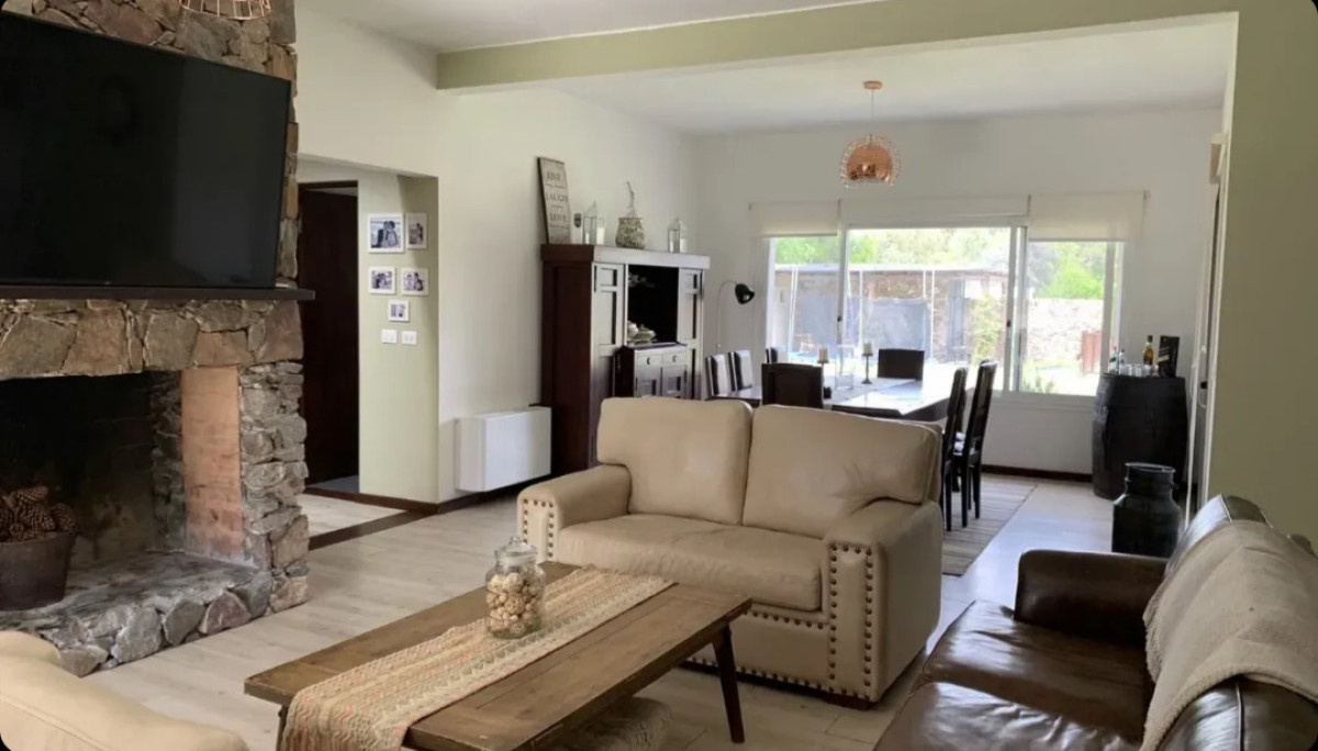 Oportunidad de alquiler casa cinco dormitorios cuatro baños cuatro cocheras 