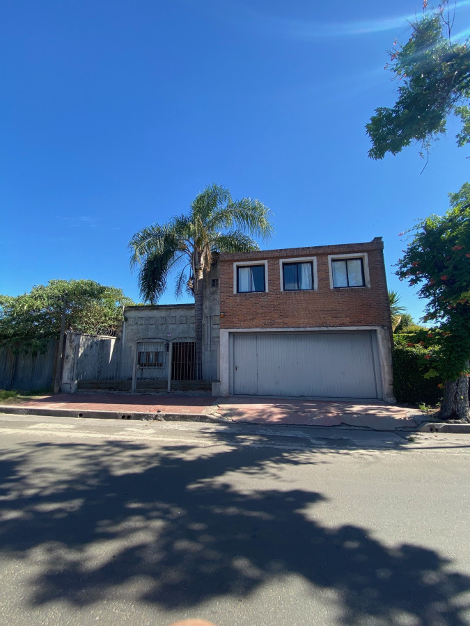 SE VENDE GRAN CASA EN CENTRO DE PAYSANDU