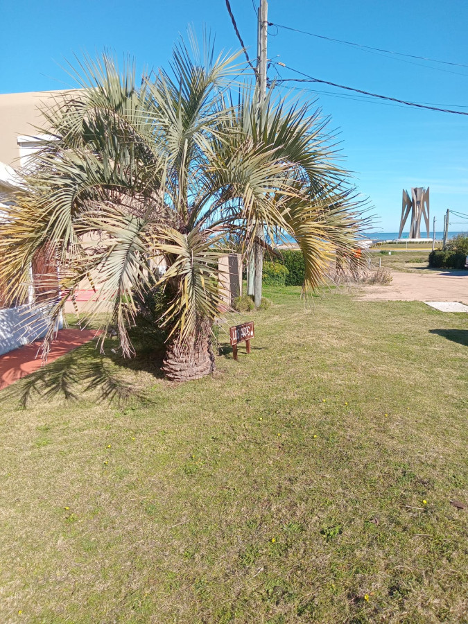 Venta casa de dos dormitorios zona El Chorro a 100 del mar y rotonda ruta 104