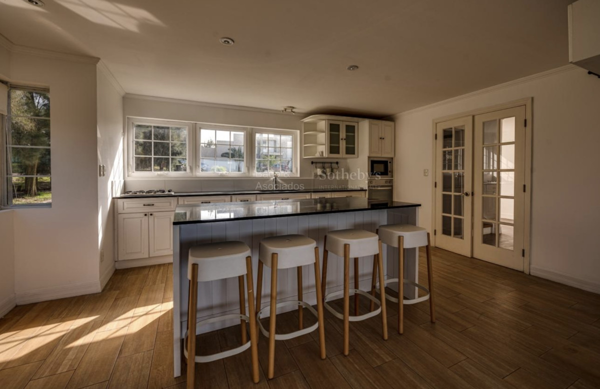 UNA NUEVA VIDA! Venta Casa Altos la Tahona 3D Suite, estar, 2 plantas excelente ubicación  