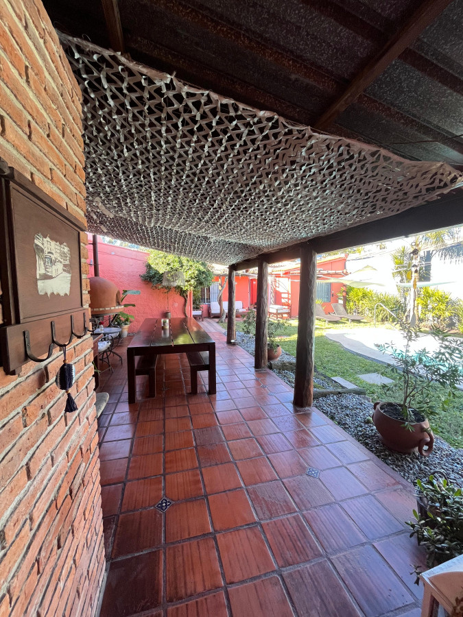 Hermosa propiedad de 4 dormitorios en Av. Don Pedro de Mendoza