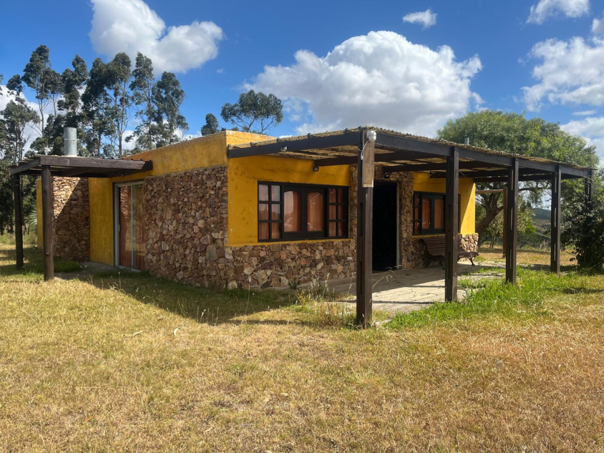 Venta chacra de 5 hectáreas con casa de 2 dormitorios en Las Cañas.