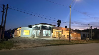 Se alquila local comercial en Parque del Plata  Sur