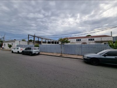 LOCAL EN VENTA-ALQUILER- CENTRO MALDONADO-  GALPON