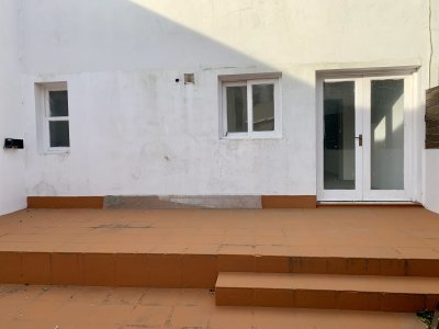 Se Alquila Local Comercial en Punta del Este. Ubicación estratégica en Zona comercial 