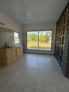 Se alquila local en Villa Argentina sur , Canelones. 