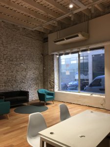 Alquiler local u oficina - Calle Juncal, a pasos de Plaza Independencia