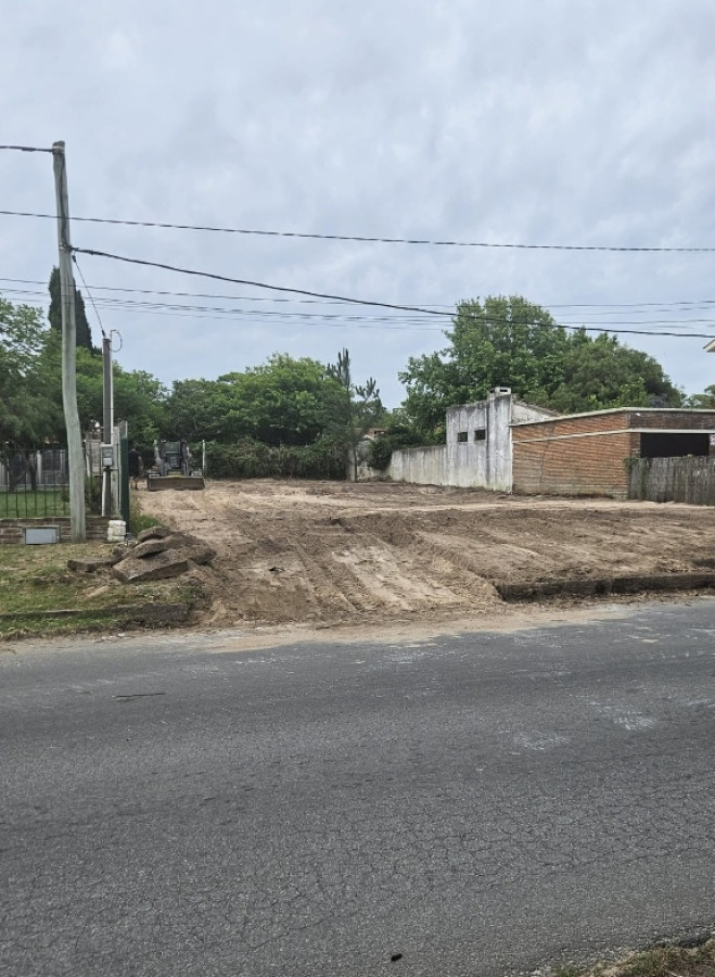 Venta de terreno en Atlántida, con vista despejada, alto y limpio