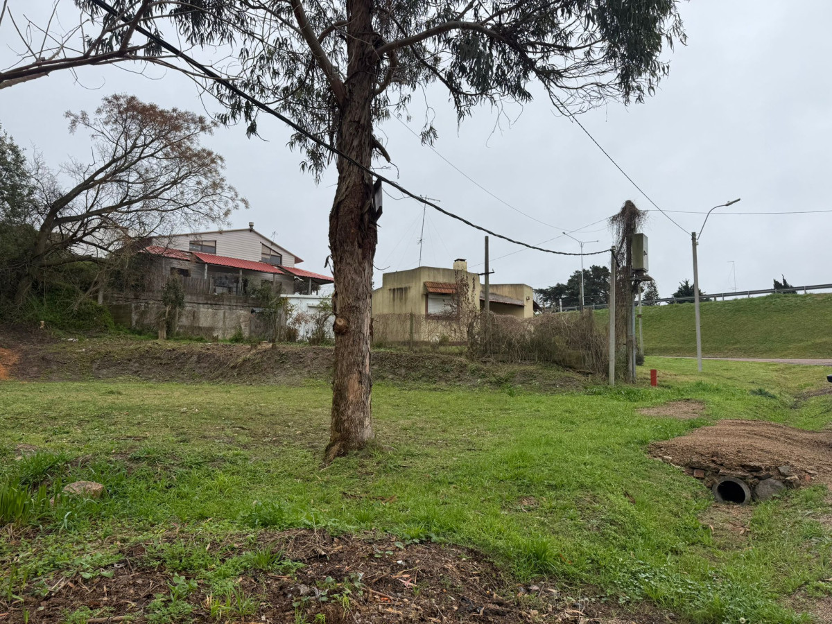 Se vende amplio terreno en Atlántida - USD 80.000