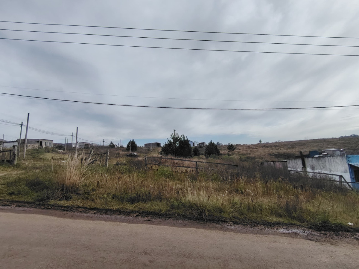 Se vende terreno de 600 m2 en Barrio Echeverry Tacuarembó 