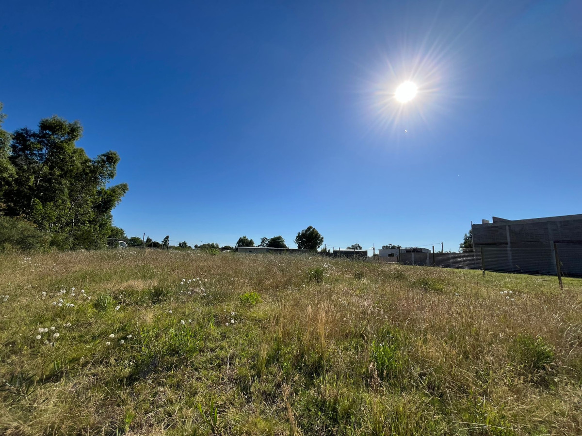 Se vende terreno , en Estación Atlántida.