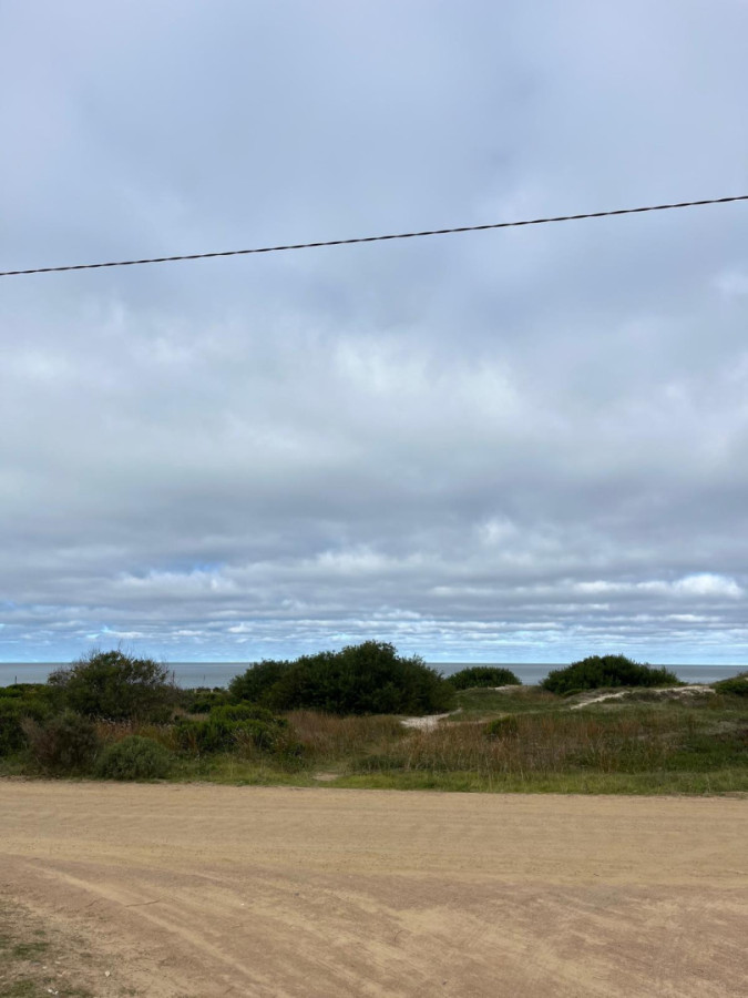 Venta terreno en Balneario Argentino. Primera linea de la playa