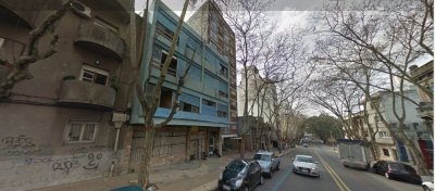 Edificio de 15 apartamentos rentando todos en pleno Parque Rodó a escasos metros de la sede del Mercosur ex Parque Hotel.-