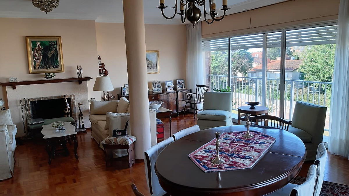 Amplio apartamento en Edificio Clásico de Carrasco con la mejor vista