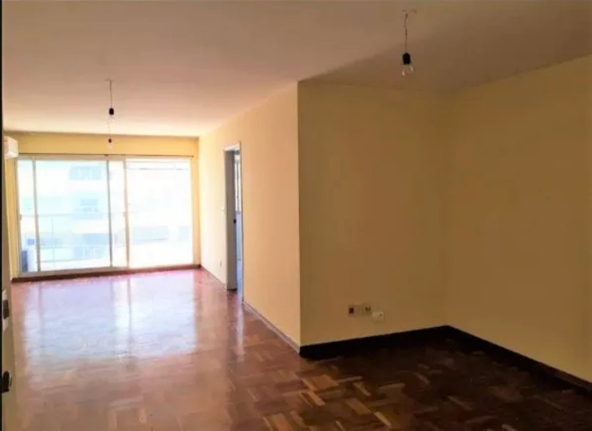 Apartamento próximo a Rambla de Pocitos 2 dormitorios y Garaje