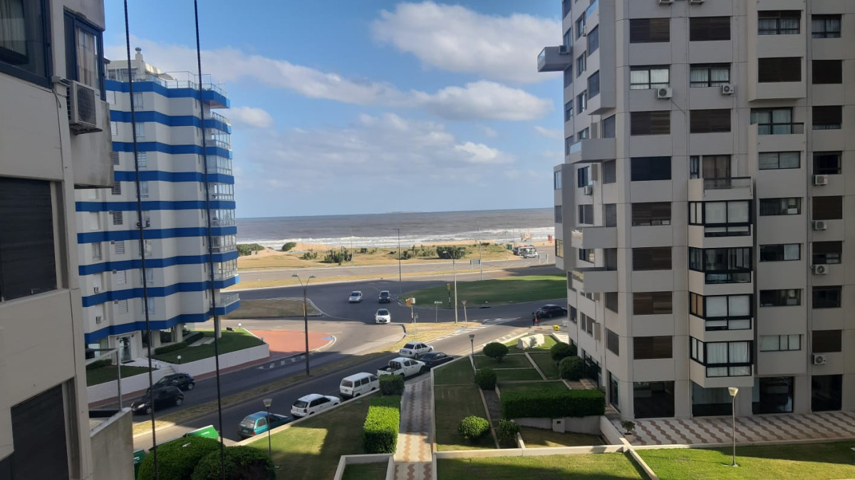 PARQUEMAR II  Frente a los Dedos y en el 2do. Centro Comercial de Pde con todos los servicios a mano y la Plaza Gastronómica mas en cuenta de la Península.-