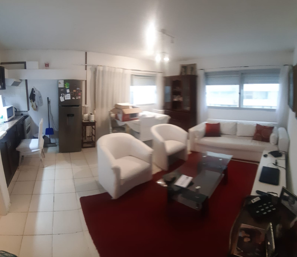 Apartamento 1 dormitorio sobre Gorlero a mts. Playa Brava, Los Dedos & Playa Mansa  3er. Piso con Ascensor.-