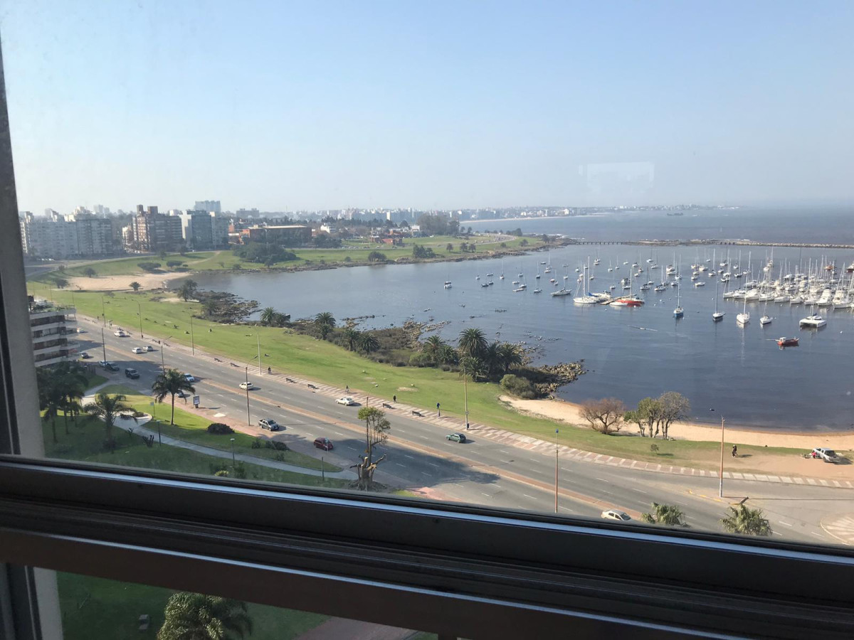 Panamericano. La mejor vista al Puerto del Buceo y Kibon.