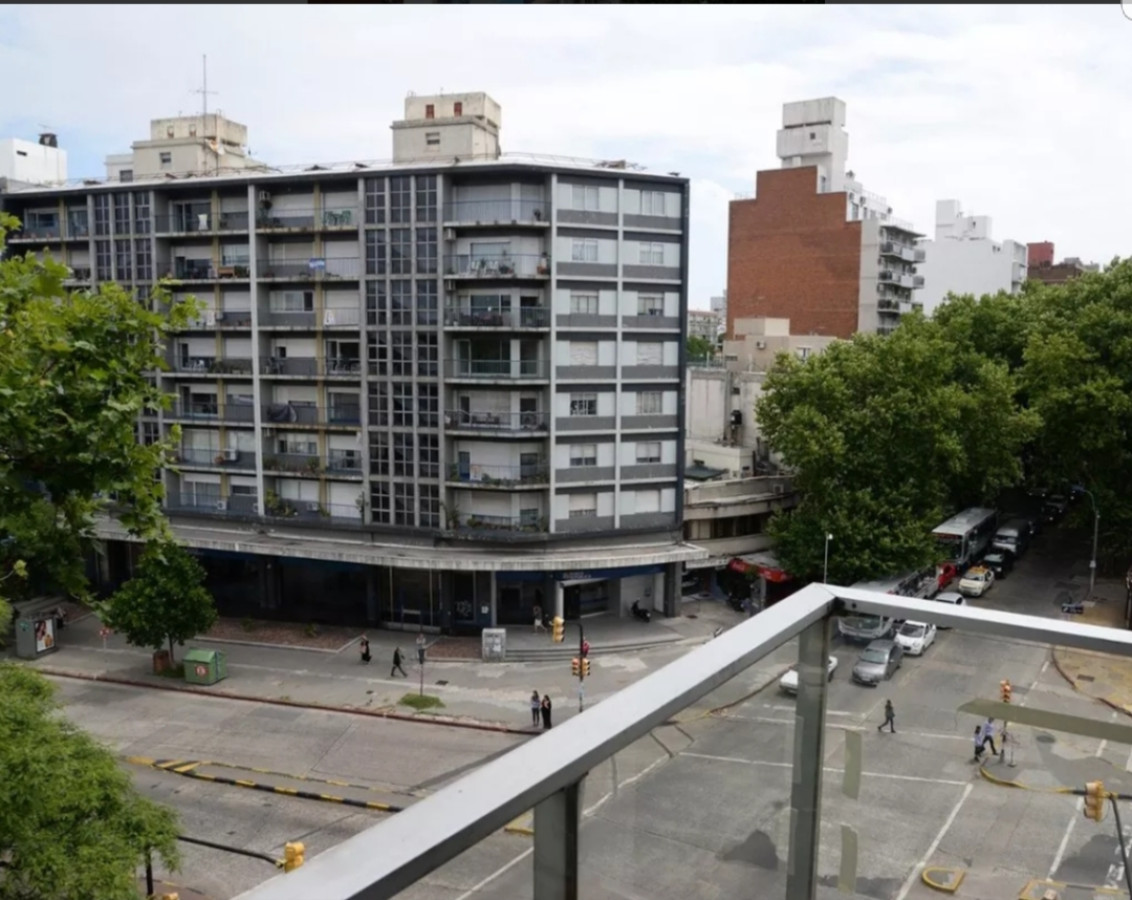 Av. Rivera y Fco. Soca. Lo que no hay ! Piso alto con Vista Despejada: 2 dorm + 2 baños + Cómoda Cochera.-