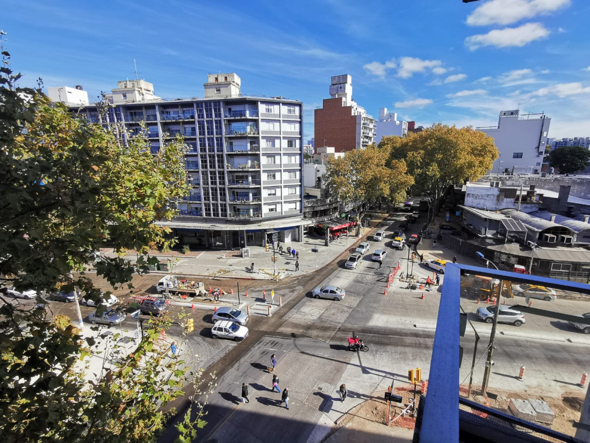 Pocitos Venta Piso alto con Vista Despejada: 2 dorm + 2 baños + Cómoda Cochera.-