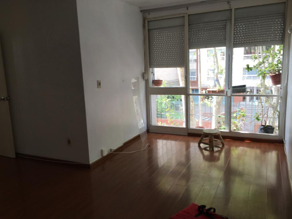 Pocitos Tradicional: Gabriel Pereira  esq. Ellauri Prolijo Apartamento en 1er. Piso. Entrega Inmediata.-