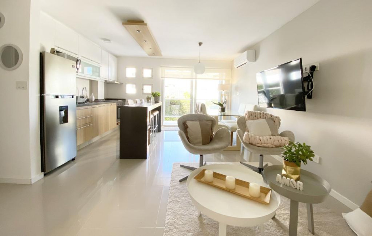 Apartamento en Aidy Grill  Prox. Plaza México y Parada 6 Brava: Mejor que a estrenar !   2 dorm + 2 b + Terraza + Cochera.-