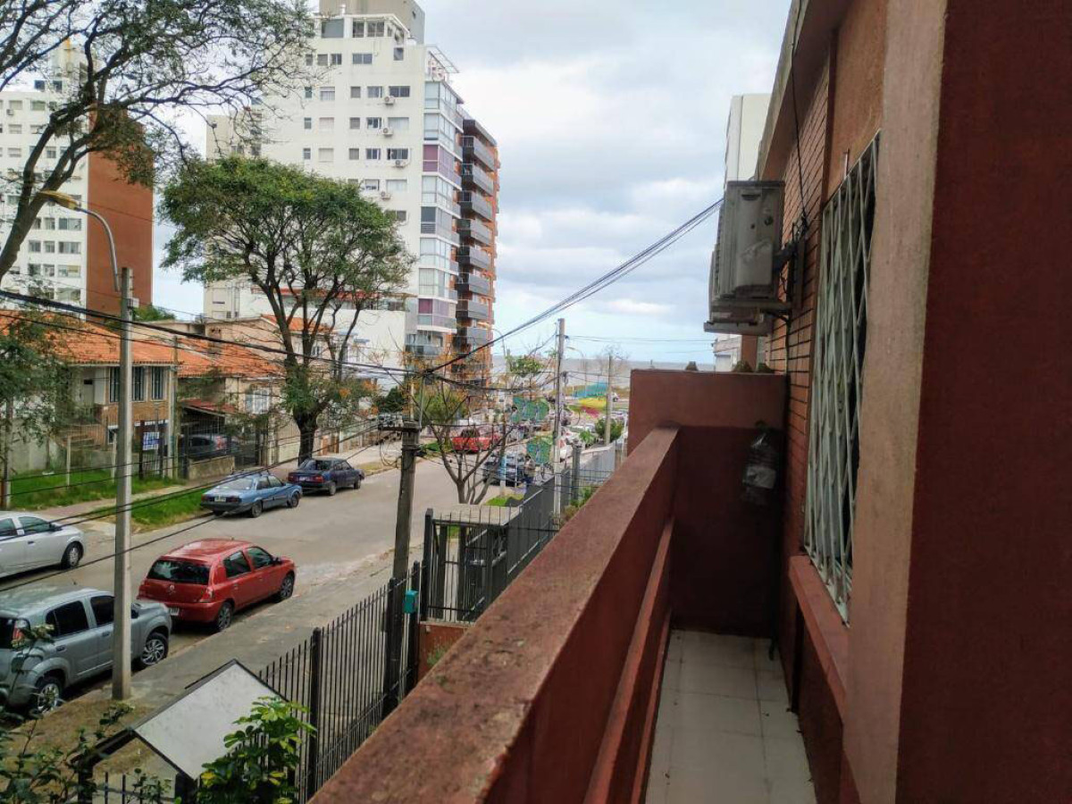 ALQUILER PH DE ALTOS MUY CERCA DE LA RAMBLA DE MALVÍN & DEVOTO HIPÓLITO IRIGOYEN Y ALMERÍA