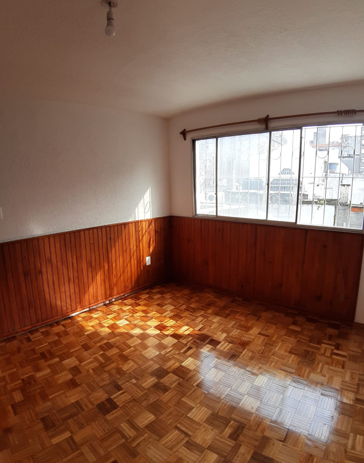 Centro: Reciclado, apto para oficina o vivienda.