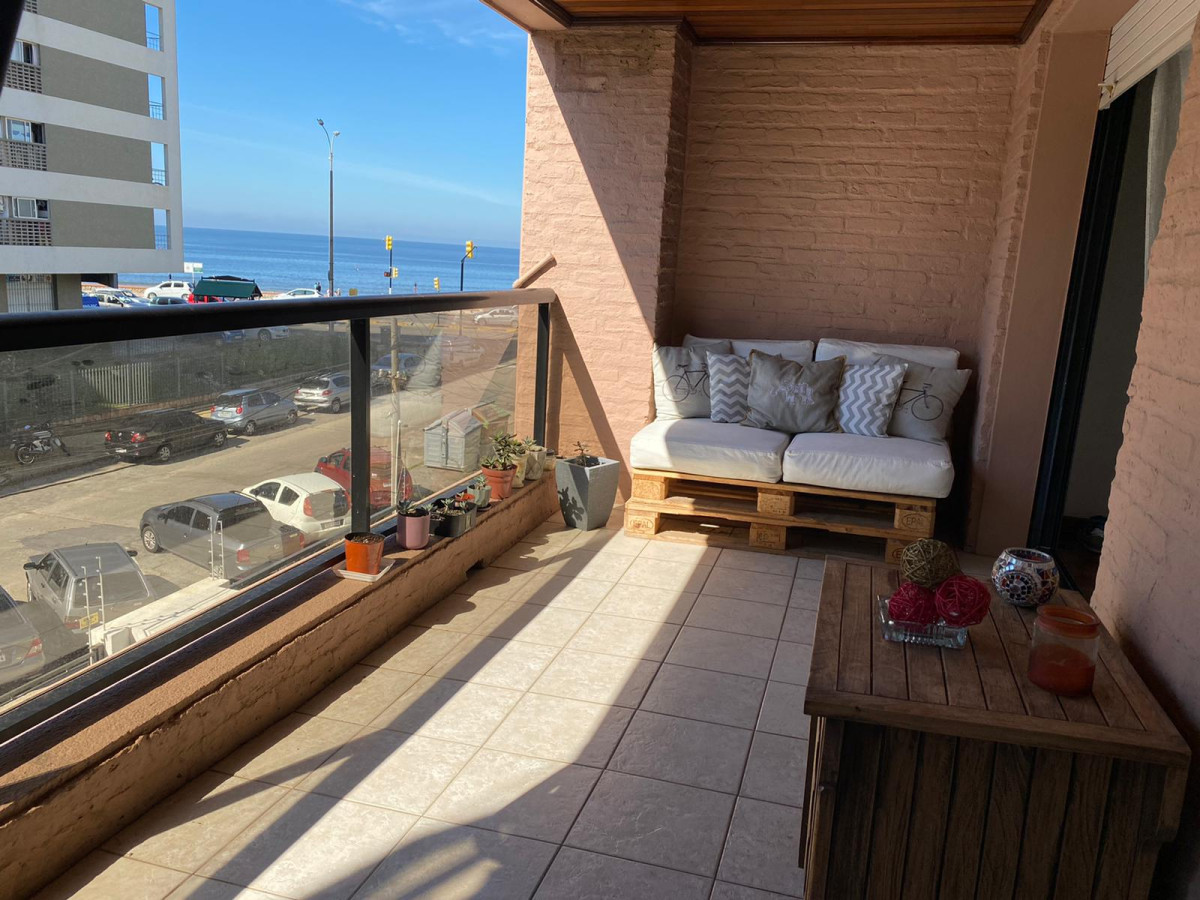 Venta Apartamento Malvin 2 dormitorios 2 baños Cochera Rambla Próximo