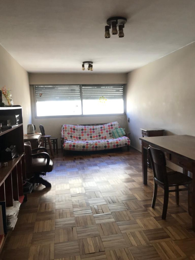 VENTA APARTAMENTO SOBRE 18 DE JULIO 2 DORMITORIOS CON GARAGE