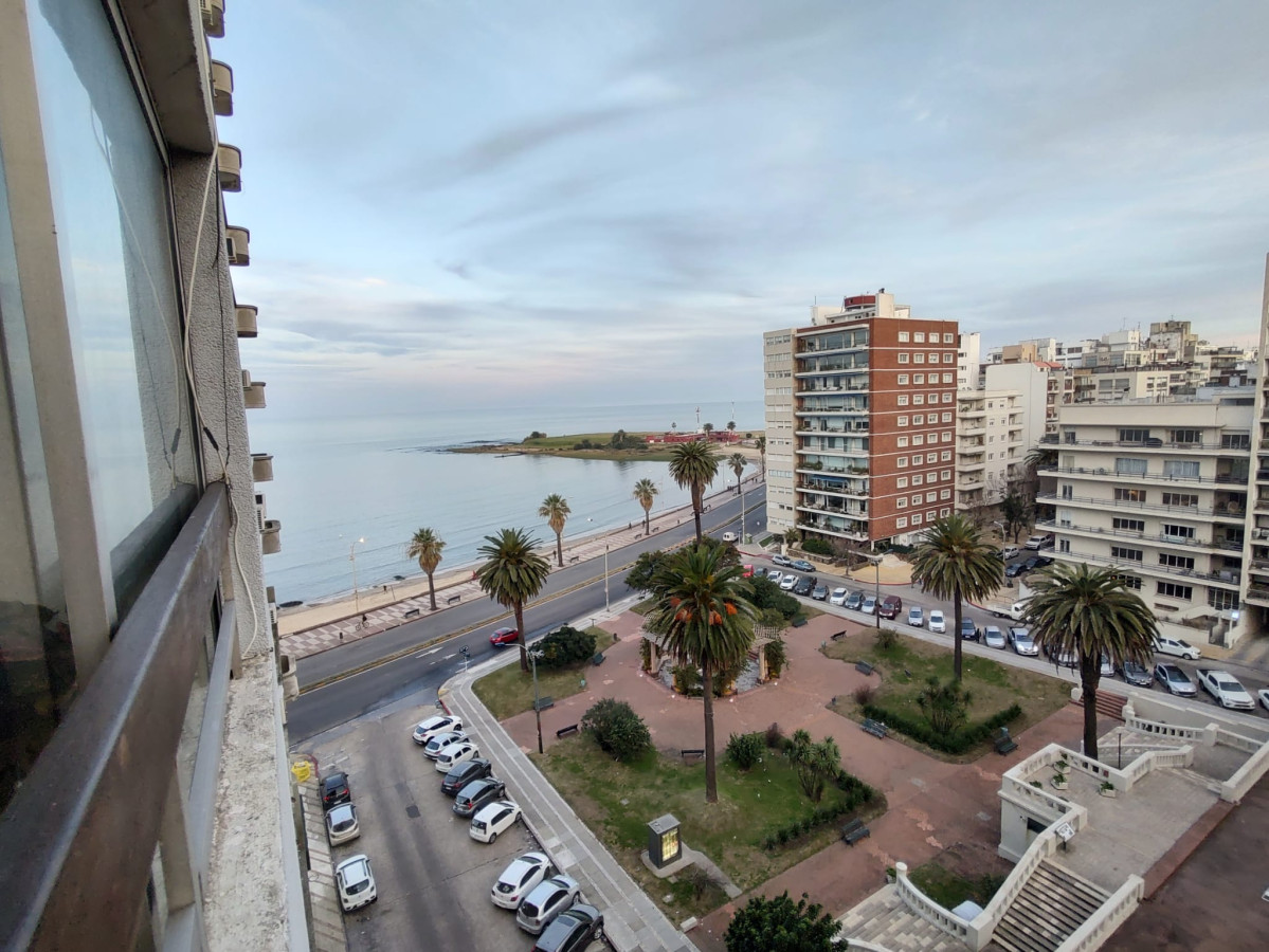 VENTA APARTAMENTO PLAZA GOMENSORO PISO ALTO CON VISTA A LA RAMBLA 2 DORMITORIOS 2 BAÑOS