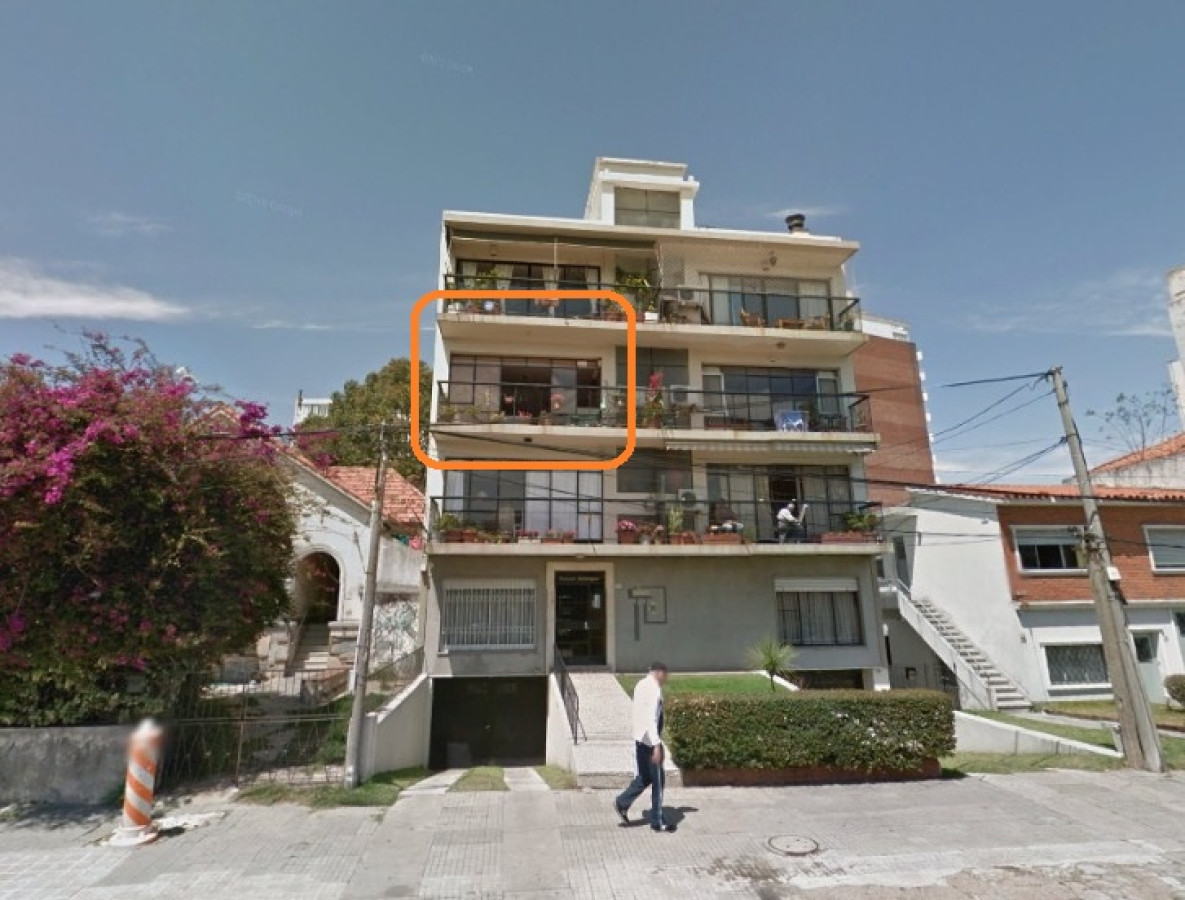 Malvin Venta Apartamento 2do. Piso por escalera Almería 2 dormitorios Terrazas Amplias Cochera fija