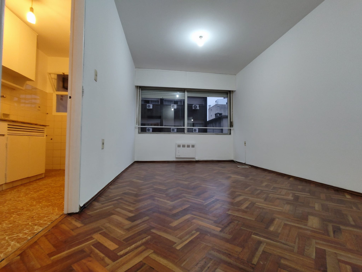 Alquiler Apartamento Centro 1 dormitorio + Garage opcional A pasitos de 18 de Julio & Plaza Cagancha km 0