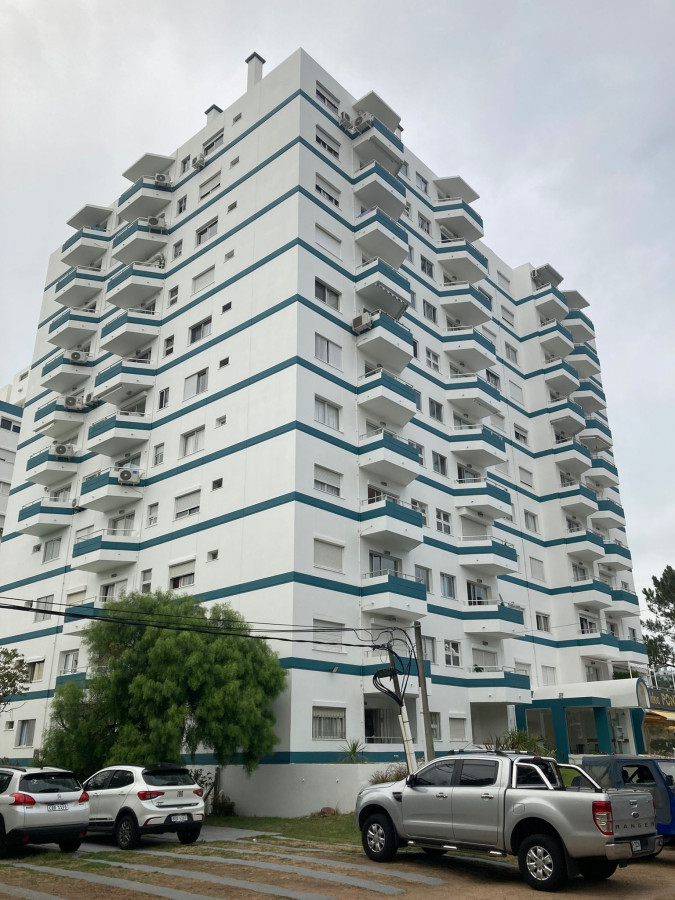 Venta Apartamento Punta del Este Piso Alto con Amenities