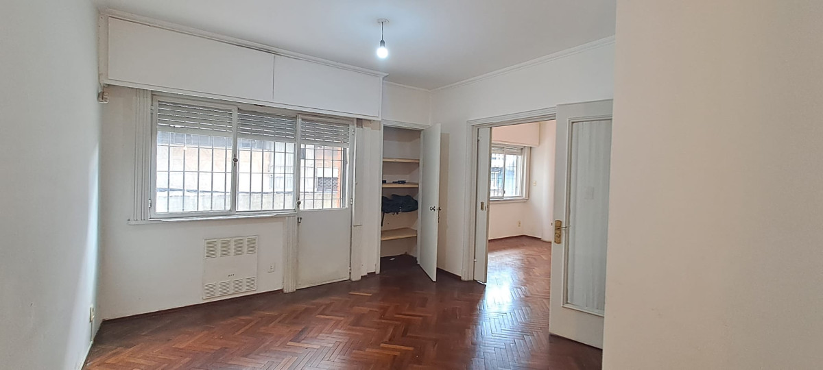 Próximo a Intendencia. Alquiler Apartamento Centro 3 dormitorios o 4 dormitorios 2 baños patio