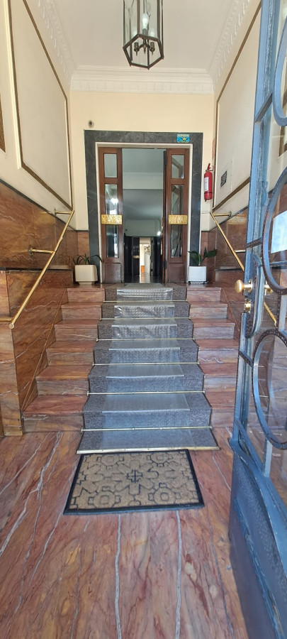 Centro Venta Amplio Apartamento en Contrafrente Cerro Largo y Hno. Damasceno  3 dormitorios 2 baños