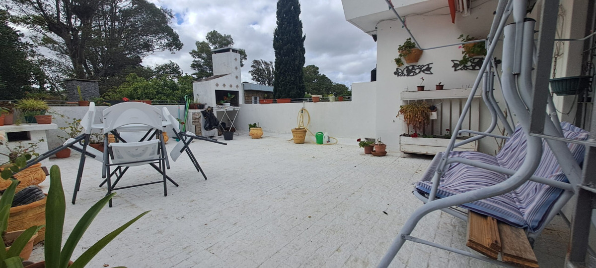 Alquiler Apartamento Carrasco 1 dormitorio Living  Estufa leña Gran terraza parrillero scarpelli