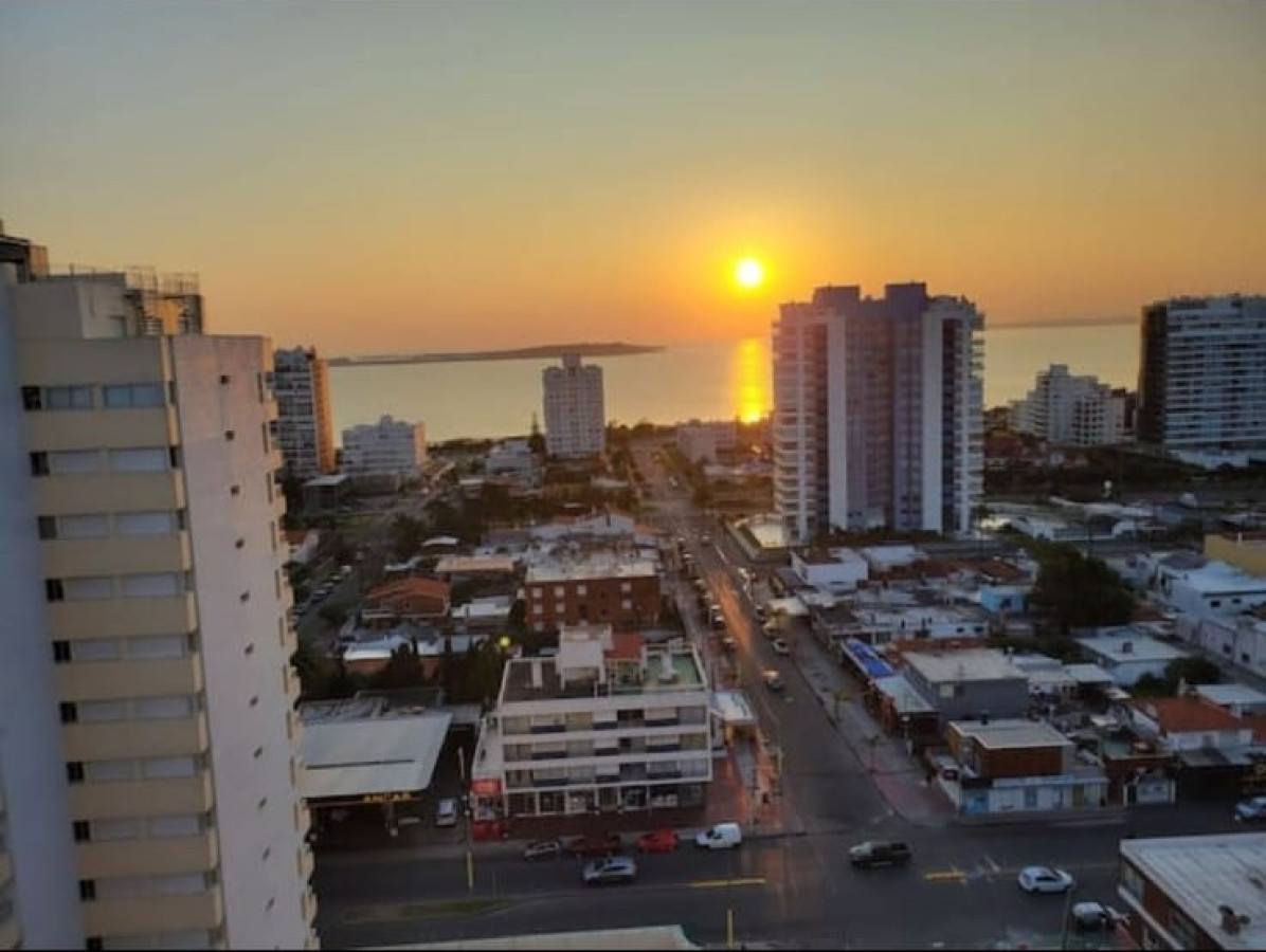 VENTA APARTAMENTO PISO ALTO PUNTA DEL ESTE GRAN VISTA