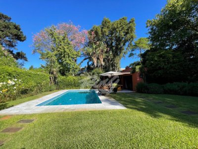 Casa En Venta En Carrasco Sur 