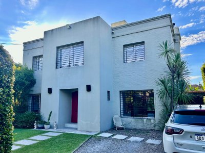Estilo Colonial Parque Miramar Impecable 4 dormitorios suite Barbacoa Piscina Climatizada