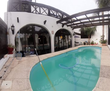 Hermoso Estilo Mediterráneo en Grito de Gloria y Rambla Lugar Alto de Punta Gorda con estupendas vistas.-