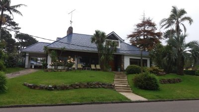 Importante Chalet Tejas Vidriadas: Av. Brasil   Parada 10 Mansa Próx. Devoto Roosvelt