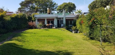 Estupendo Chalet todo en 1 planta Tejas Vidriadas  Punta Gorda Próximo Caramurú & Centro Comercial.-