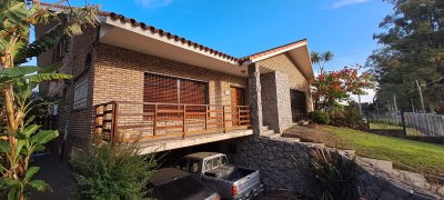Venta Casa Carrasco Arocena Próximo Ideal Oficinas 6 dormitorios Gran Subsuelo ideal Depósito