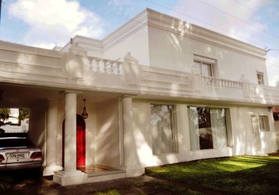 CARRASCO DE ESTILIO CANADÁ PROX. PLAZA THAYS 4 DORMITORIOS 4 BAÑOS