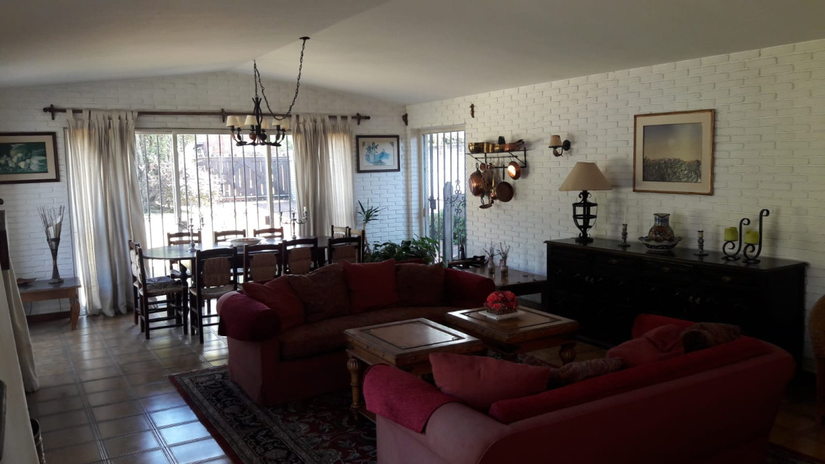 Importante Casa sobre Alberdi Ideal Empresas o Residencial
